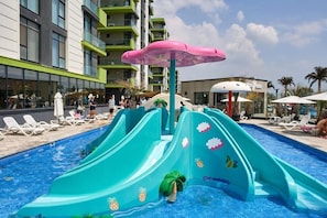 Piscine couverte, piscine extérieure (ouverte en saison)