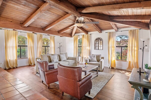 Smart TV, video games