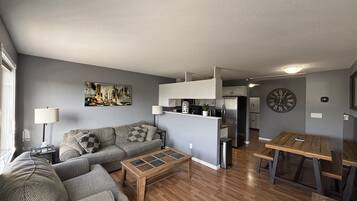 TV connectée, console de jeux vidéo, Netflix, livres