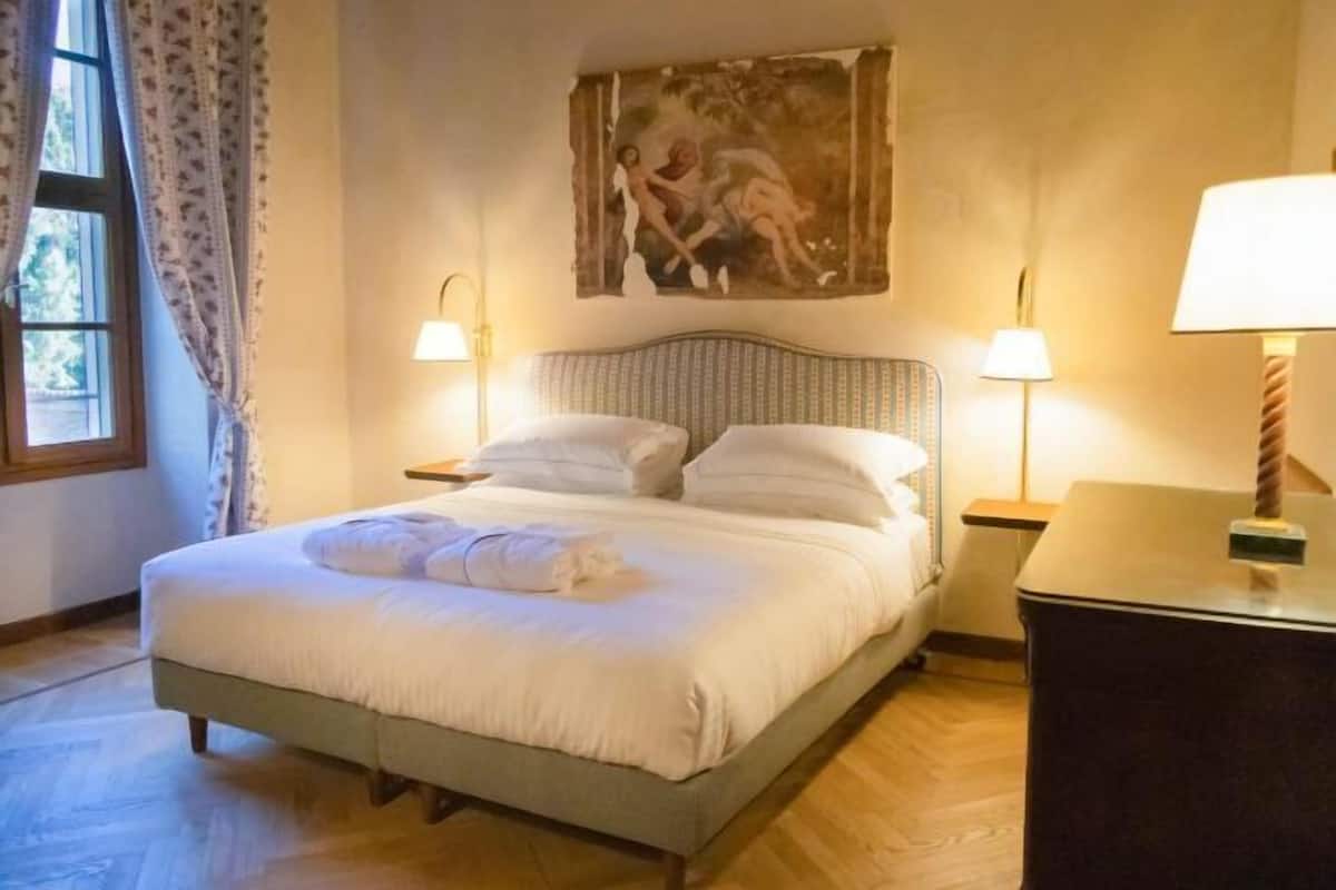 Minibar, accès au Wi-Fi (inclus), literie fournie