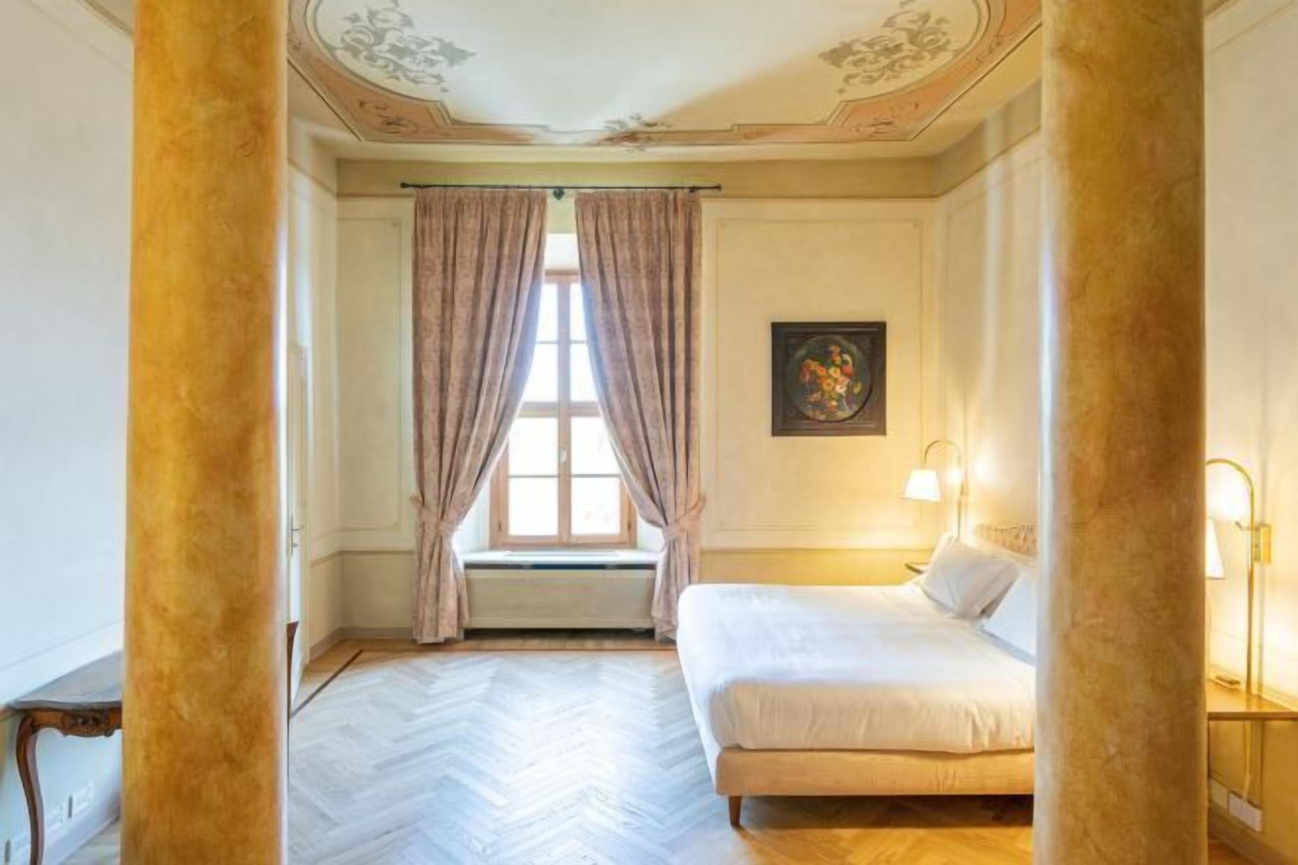 Minibar, wi-fi (inkludert) og sengetøy