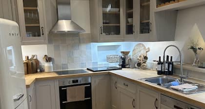 17th century converted barn in Cotswolds stone- 5 mins from Bourton On The Water