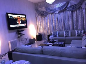 Living area - AL HAMRA BEACH FRONT APARTMENT (Al Jazirah Al Hamra)