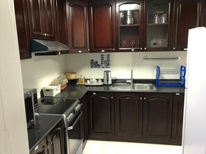 Private kitchen - AL HAMRA BEACH FRONT APARTMENT (Al Jazirah Al Hamra)