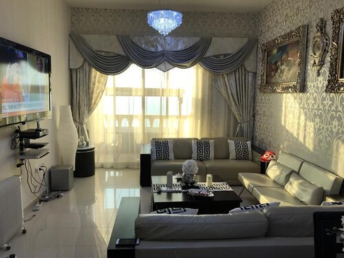 AL HAMRA BEACH FRONT APARTMENT