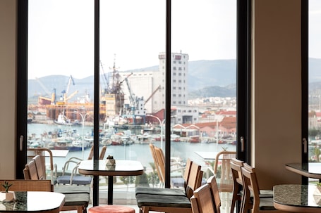 Free daily cooked-to-order breakfast