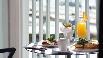 Breakfast, lunch, dinner served; ocean views