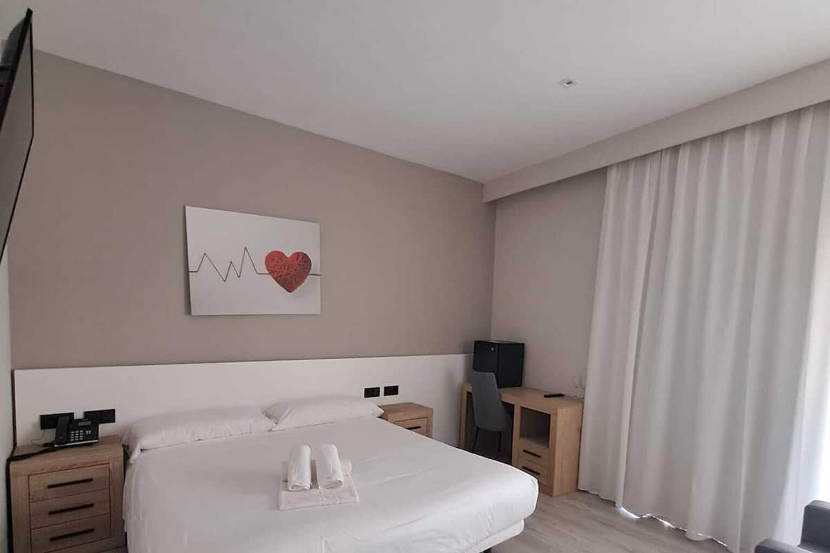 Basic Double Room | In-room safe, free WiFi