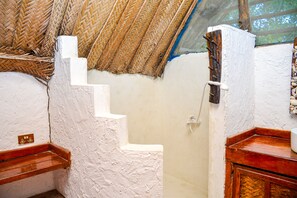 1 bedroom, free WiFi, bed sheets - Kae Beach Bungalow (Michamvi)