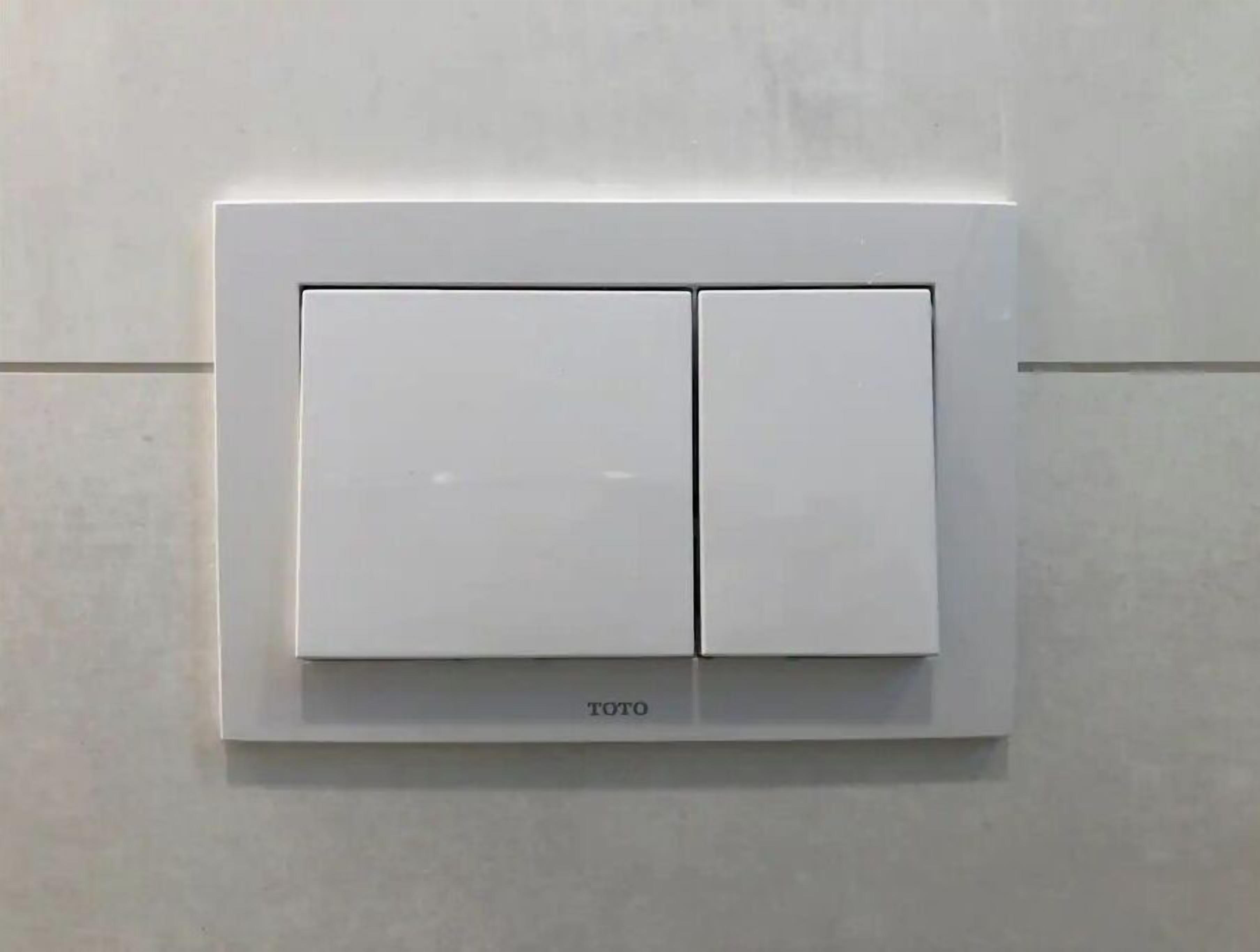 A white wall-mounted switch with the brand name "TOTMO" visible.