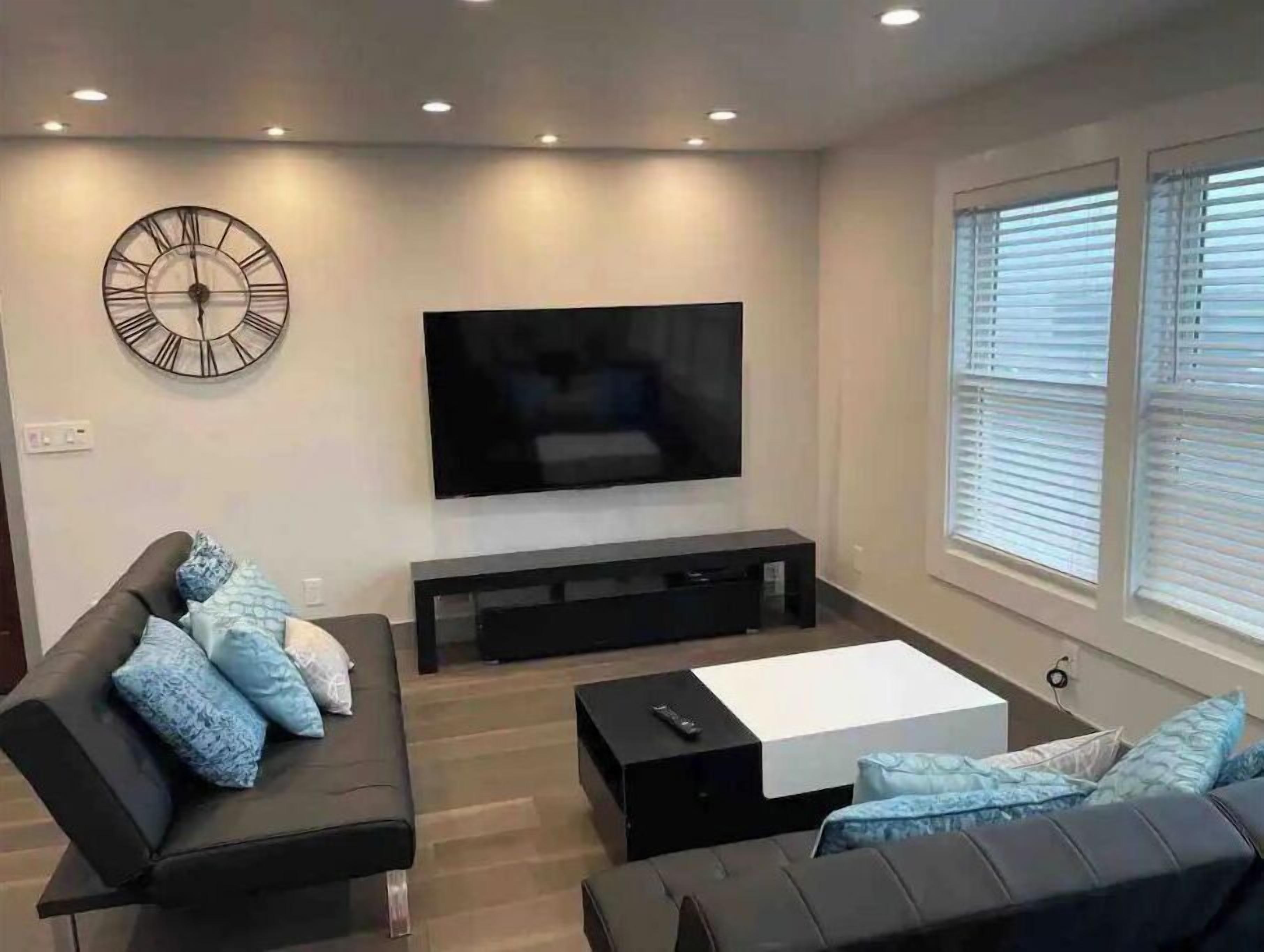 TV, Netflix, streaming services