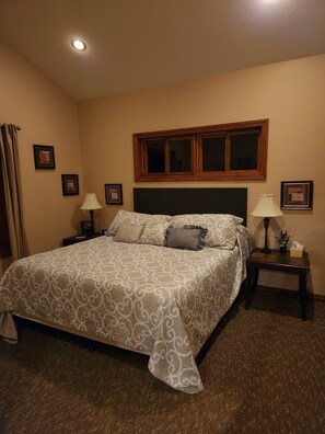 2 chambres, coffre-fort, fer et planche à repasser, lit de bébé portatif