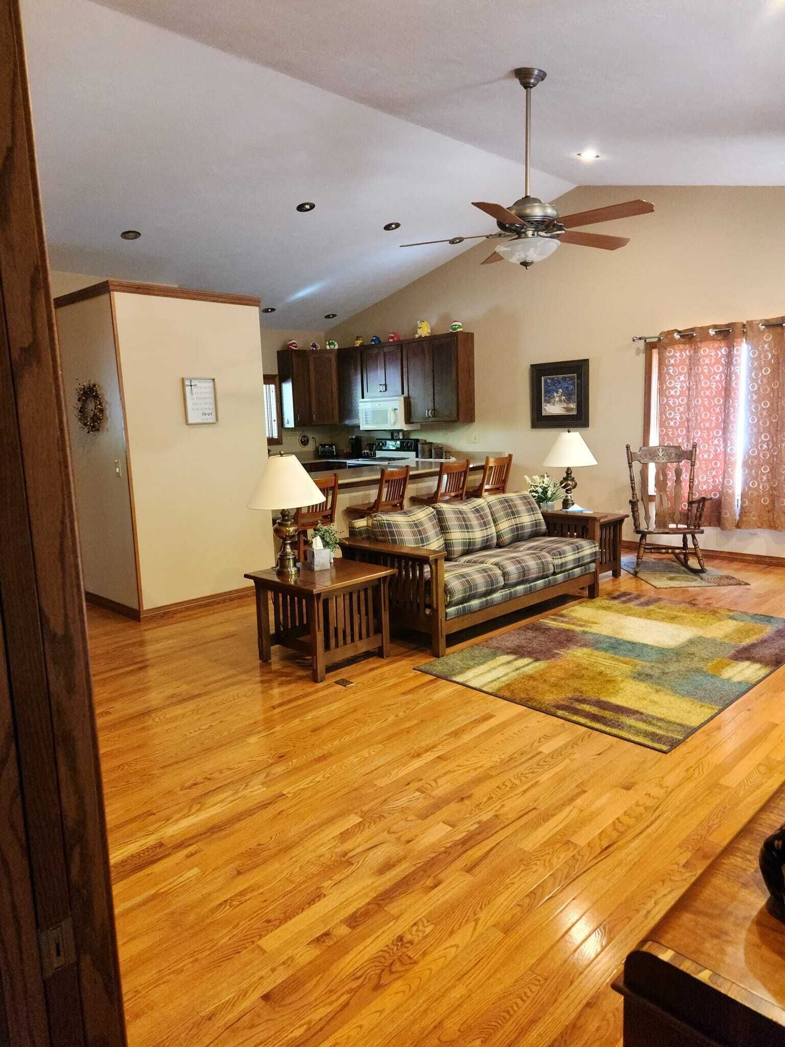 TV connectée, lecteur de DVD, livres