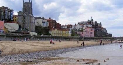 Cozy Cromer Cottage