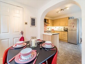 Dining - Cozy Cromer Cottage - Salisbury (Cromer)