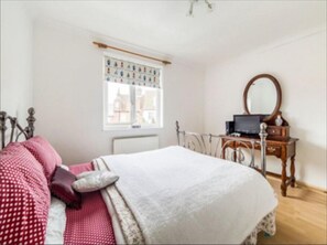 4 bedrooms, iron/ironing board, free WiFi - Cozy Cromer Cottage - Salisbury (Cromer)