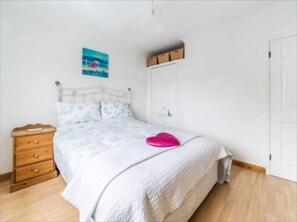 4 makuuhuonetta, silitysrauta/-lauta, ilmainen Wi-Fi