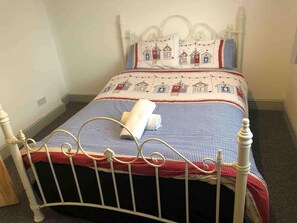 4 bedrooms, iron/ironing board, free WiFi