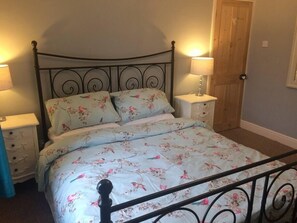 4 bedrooms, free WiFi - Kettering Town Corporate - Isham (Isham)