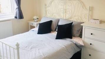 3 bedrooms, iron/ironing board, free WiFi