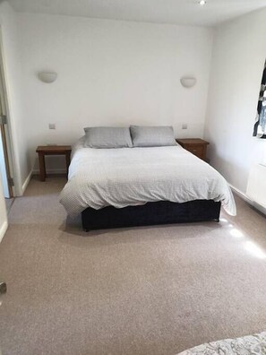 6 bedrooms, free WiFi - Walsingham House - Huge Corporate (Northamptonshire)