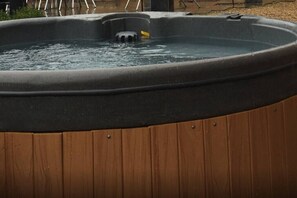 Outdoor spa tub - The White House - Sheringham (Norfolk)