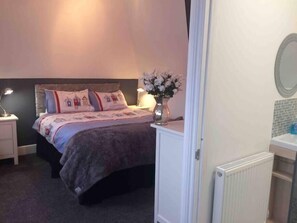 6 Schlafzimmer, Bügeleisen/Bügelbrett, kostenloses WLAN