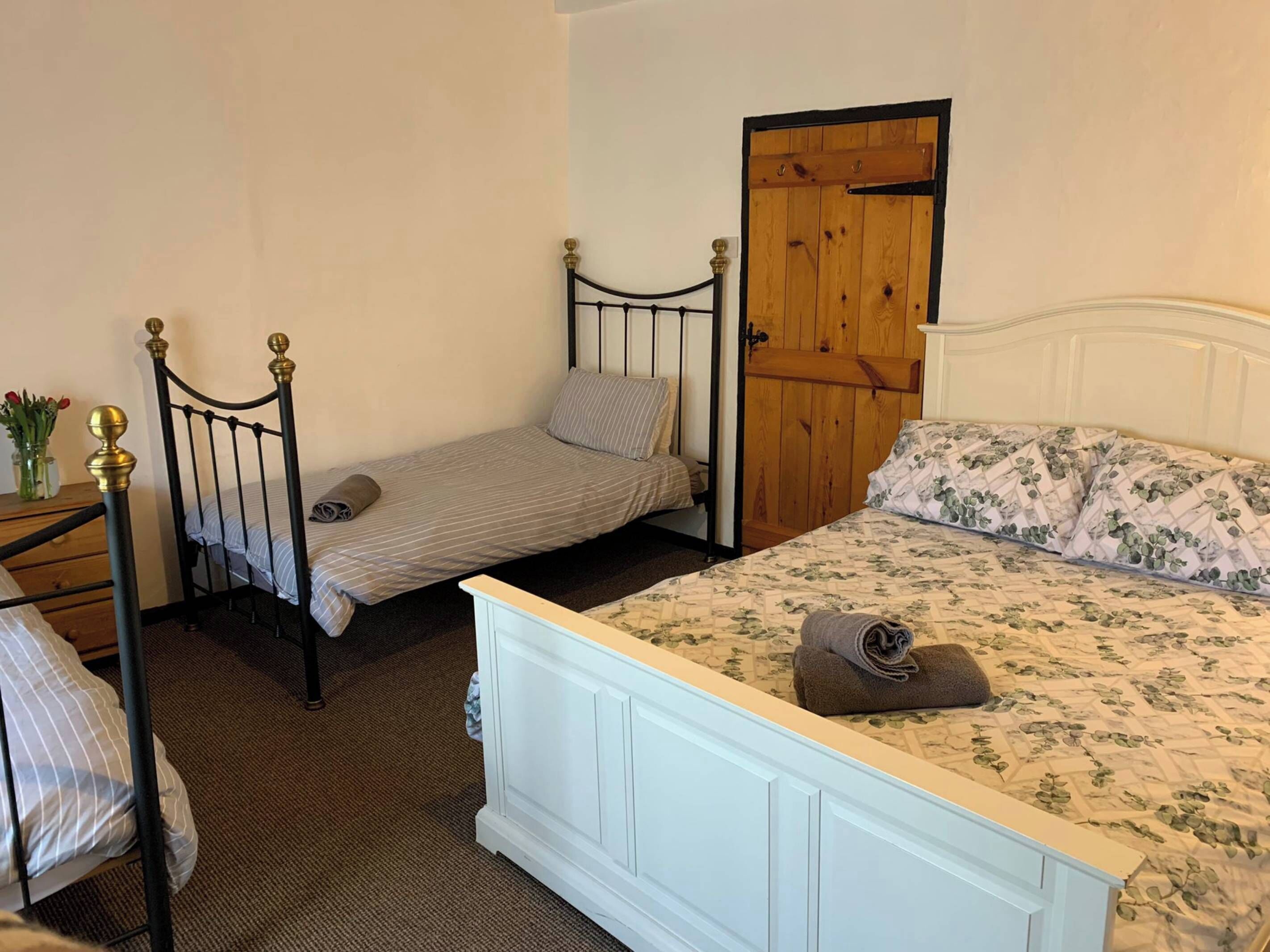 6 bedrooms, iron/ironing board, free WiFi