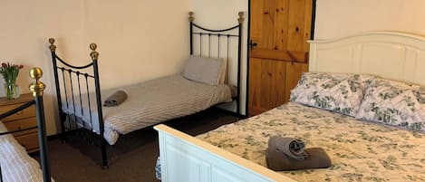 6 bedrooms, iron/ironing board, free WiFi
