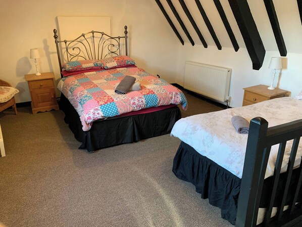 6 bedrooms, iron/ironing board, free WiFi