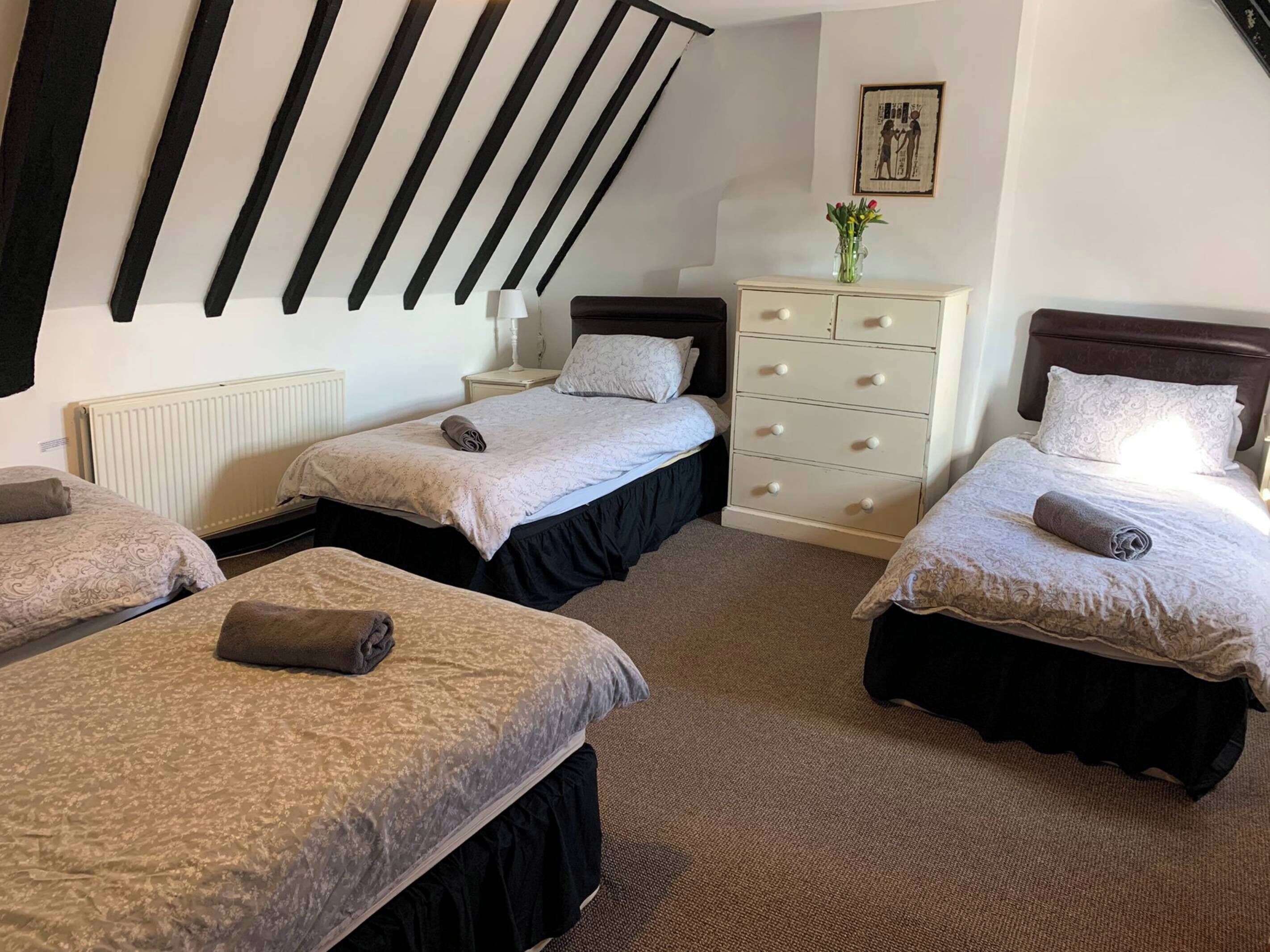 6 bedrooms, iron/ironing board, free WiFi