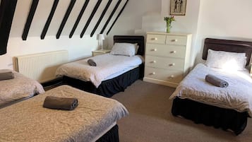 6 bedrooms, iron/ironing board, free WiFi