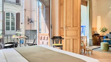 2 bedrooms, iron/ironing board, internet