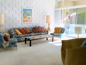 Living room - Sandpiper: Gorgeous grounds / Walk to high-end dining & shopping on El Paseo! (Palm Desert)