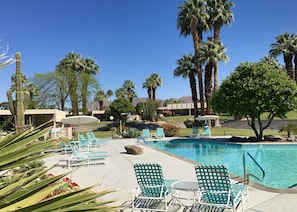 Gorgeous pool and grounds won an award from a national architecture org - Sandpiper: Gorgeous grounds / Walk to high-end dining & shopping on El Paseo! (Palm Desert)
