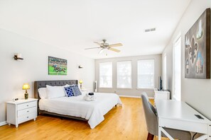 3 bedrooms, desk, iron/ironing board, travel crib