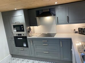 Refrigerador, microondas, horno, placa de cocina