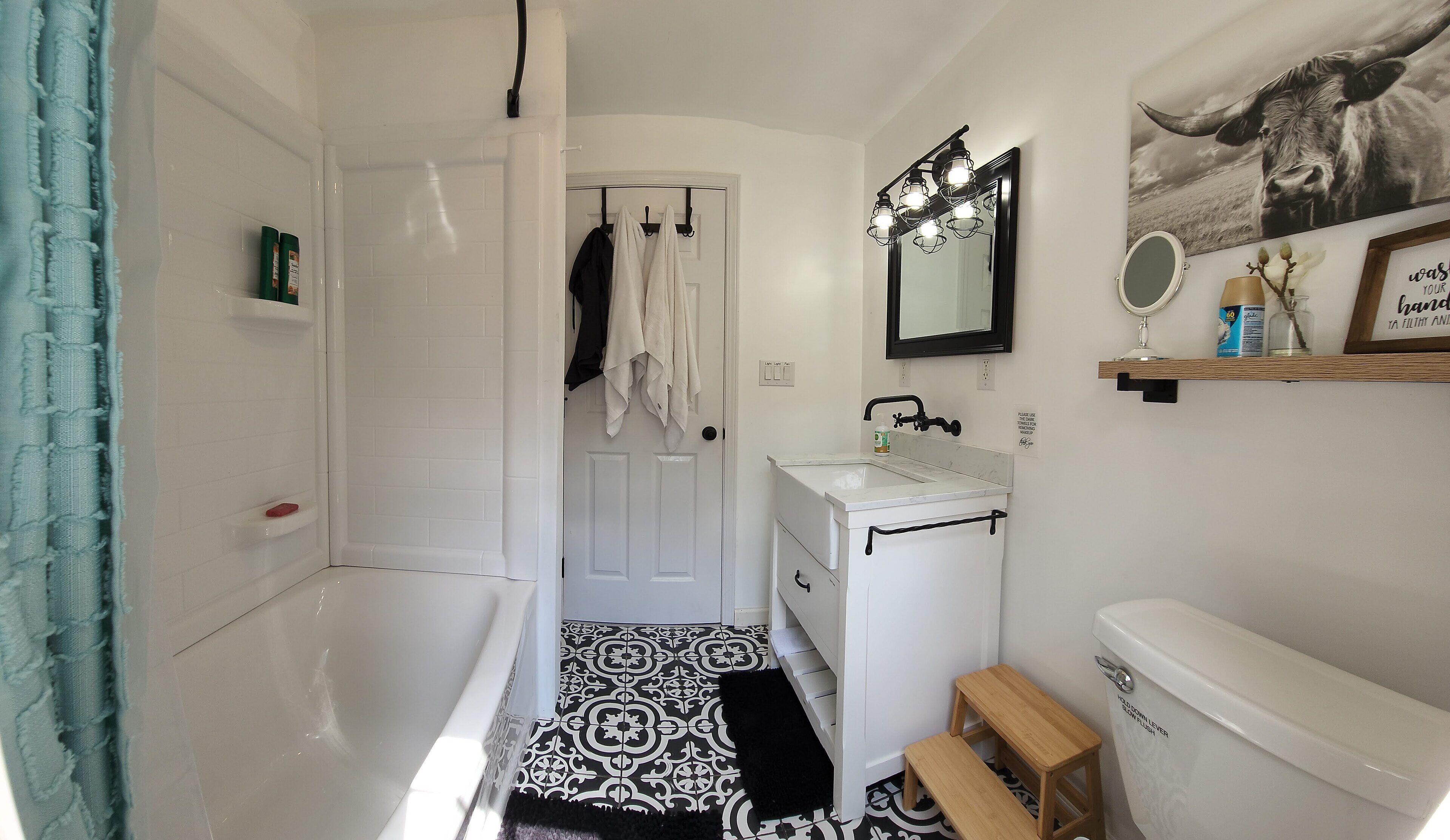 Combined shower/bathtub, hair dryer, towels, soap