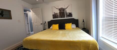 3 habitaciones, escritorio, tabla de planchar con plancha y wifi gratis