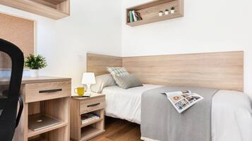 Una scrivania, Wi-Fi gratuito