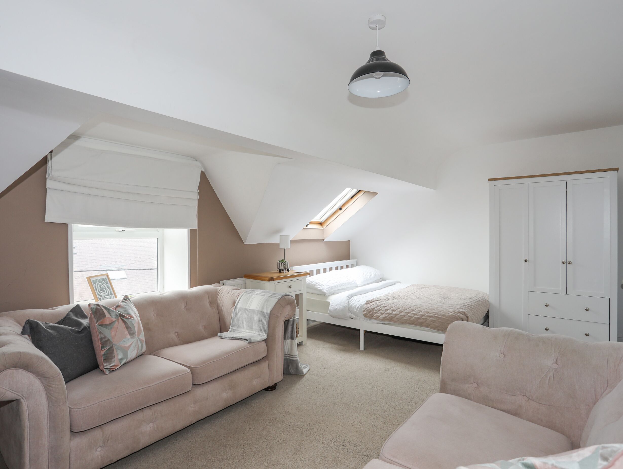 6 bedrooms, individually decorated, individually furnished, free WiFi