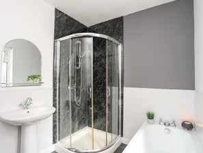 Shower - Bodfan - Morfa Nefyn (Pwllheli)