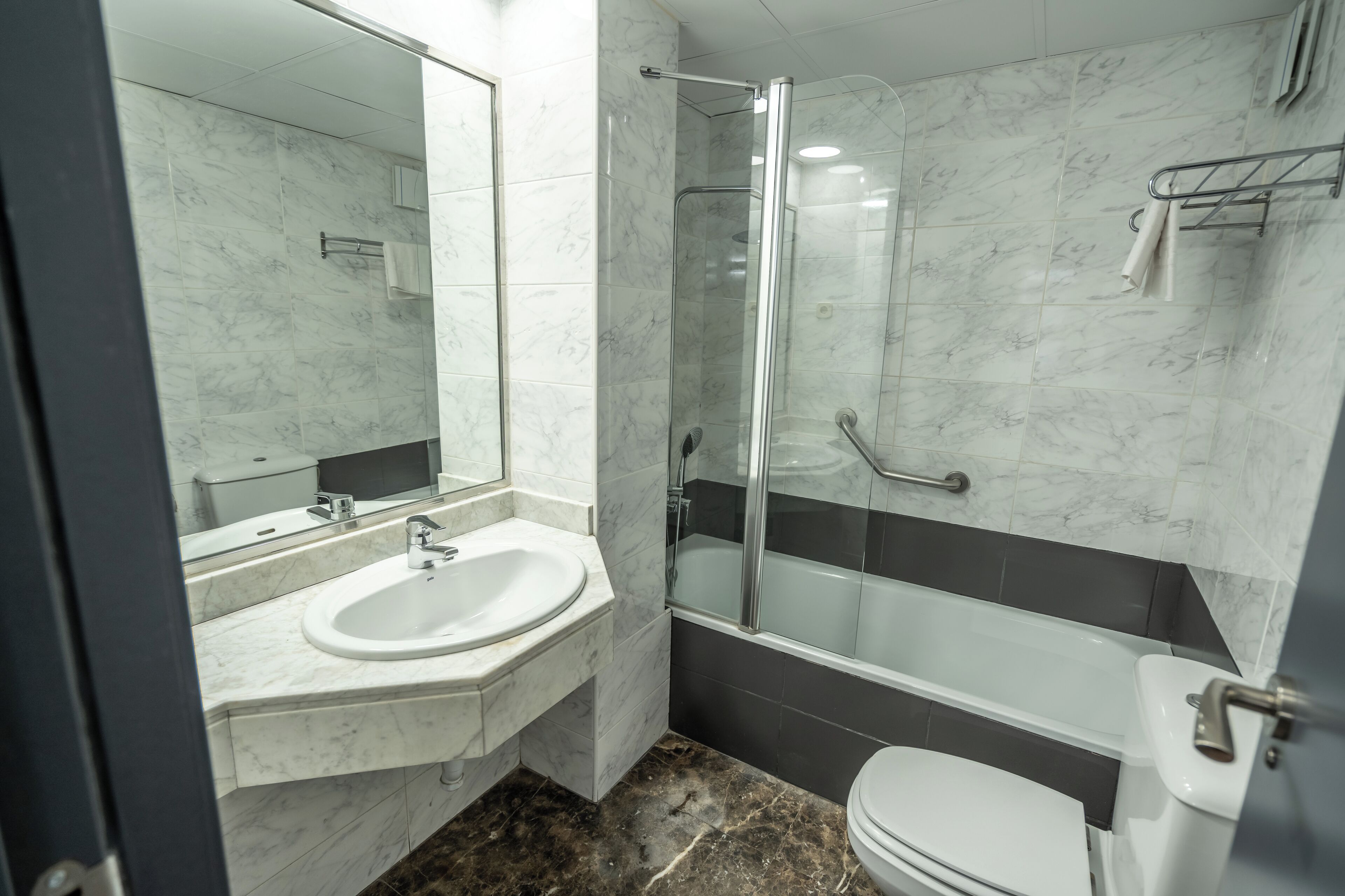 Standaard tweepersoonskamer | Badkamer