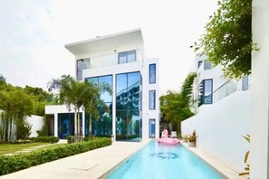 Pool - YiZen VIP Luxury Palm Springs Villa In Pattaya (จ.ชลบุรี)