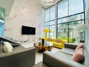 Living area - YiZen VIP Luxury Palm Springs Villa In Pattaya (จ.ชลบุรี)