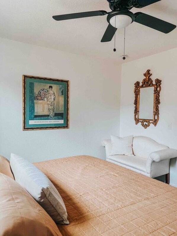 3 bedrooms, iron/ironing board, WiFi, bed sheets