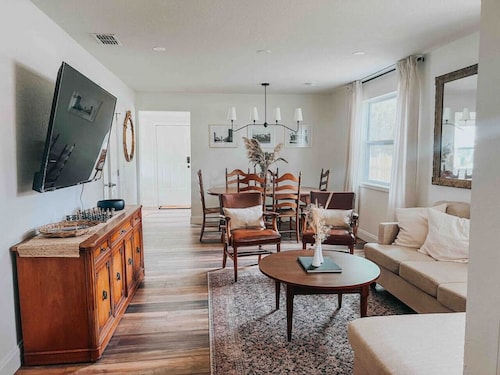 3 Bedroom Modern Vintage in Historic Sanford