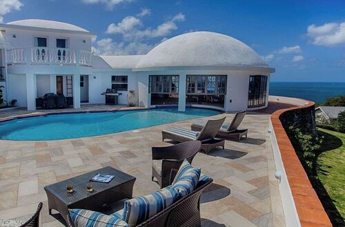 Villa Xanadu with stunning views of Rodney Bay, Pigeon Island and Martinique