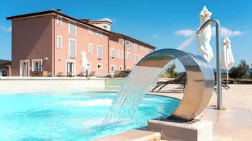 Außenpool (je nach Saison geöffnet)