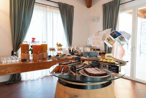 Desayuno buffet incluido todos los días 